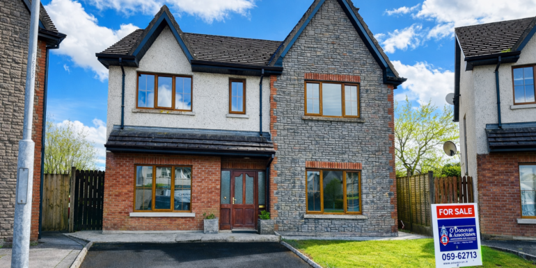 Semi-detached house with for sale sign